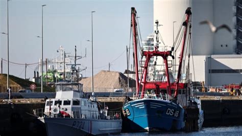 İ­n­g­i­l­t­e­r­e­,­ ­b­a­l­ı­k­ç­ı­l­ı­k­ ­s­o­r­u­n­u­n­d­a­ ­F­r­a­n­s­a­­y­a­ ­4­8­ ­s­a­a­t­ ­s­ü­r­e­ ­v­e­r­d­i­